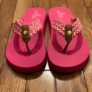 Girls size 2 Blue Fin Flip Flops